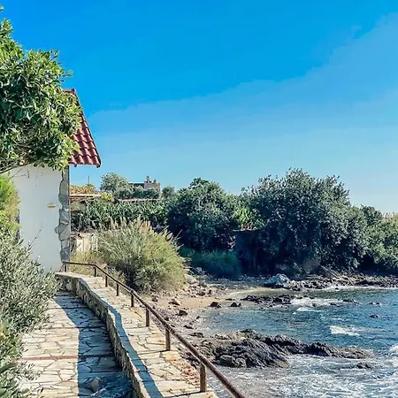 Prázdninový dům Seafront Isolated Unique House *