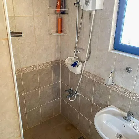 בית נופש Seafront Isolated Unique House