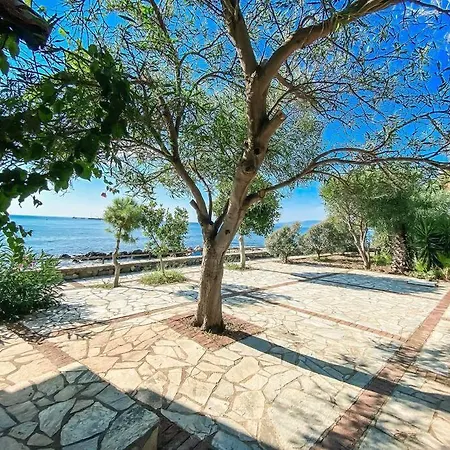 Seafront Isolated Unique House *