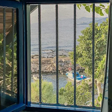 Seafront Isolated Unique House 阿拉尼亚